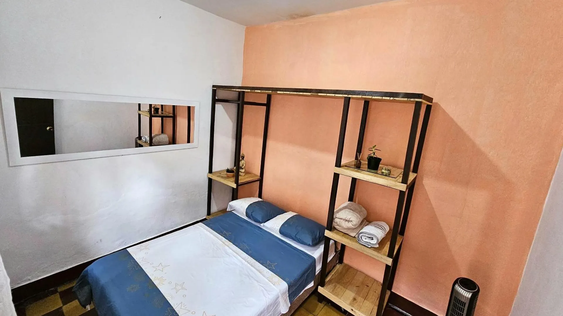 Pensión Hostal En San Antonio Casa Maya Cali